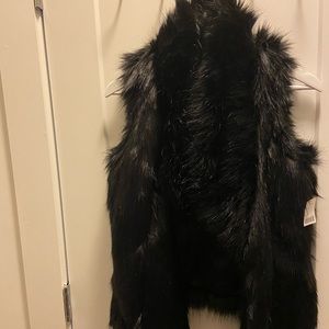 URBAN OUTFITTERS FAUX FUR VEST